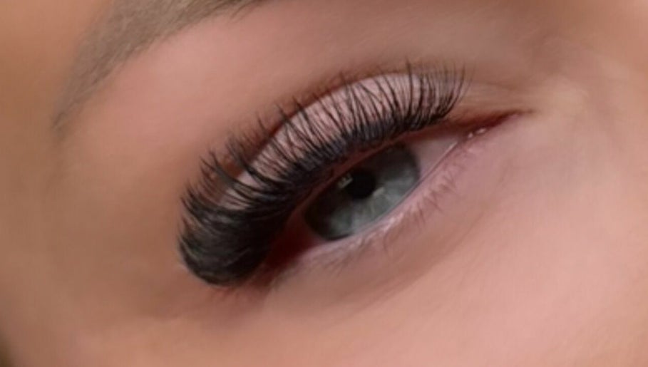 Kassidy's Lashes, bilde 1