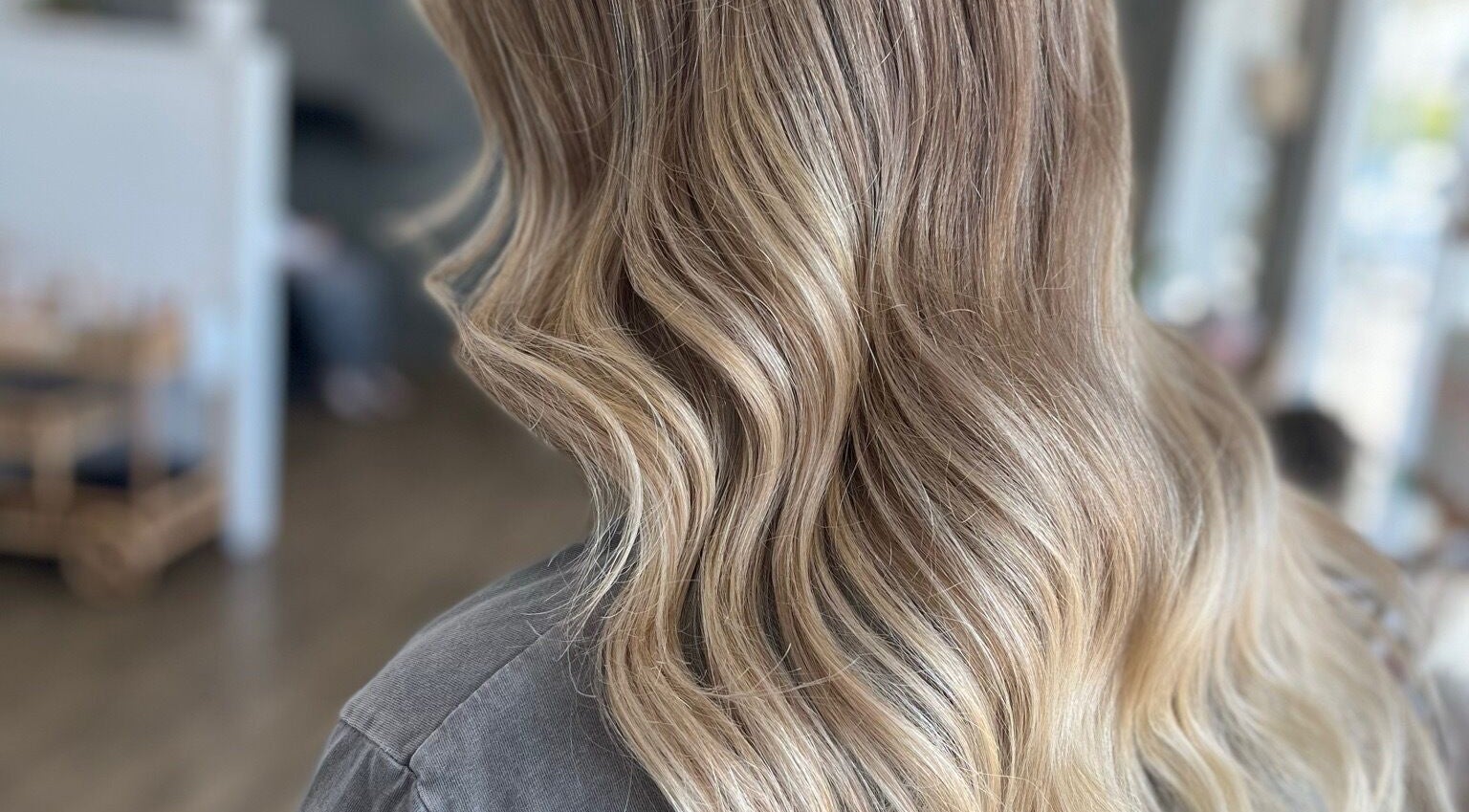 Blonde wavy hairstyle at Arizonas Hair Studio in Goulburn, New South Wales, AU, showcasing expert salon styling.