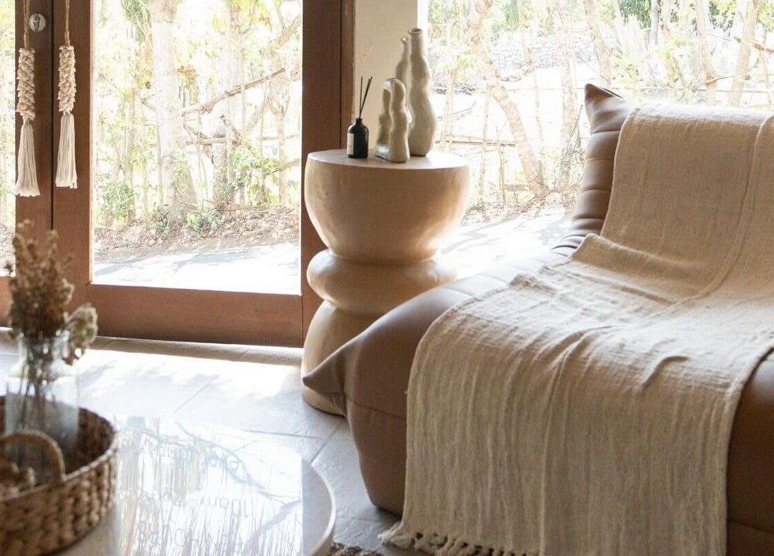 Cozy lounge area at Salty Face Bali, Uluwatu with soft lighting and elegant decor.