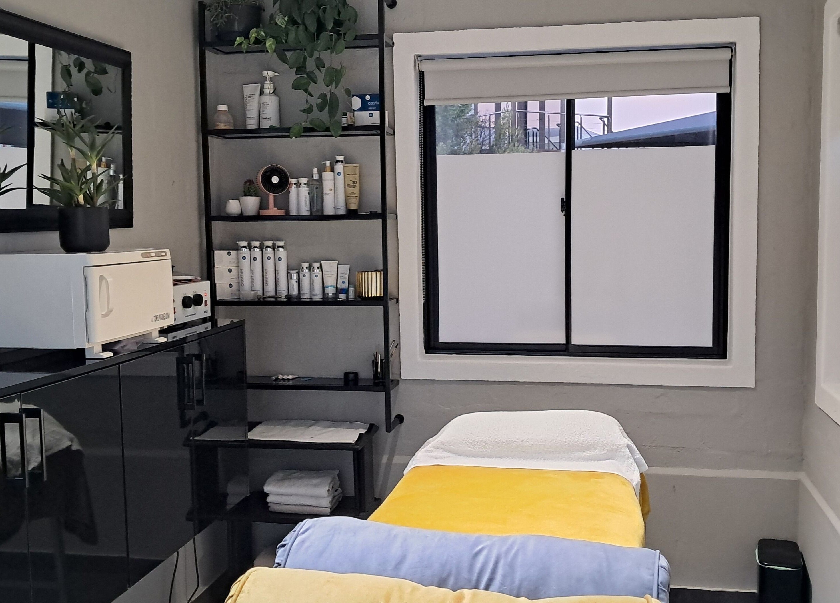 Chontell at Dames en Here spa room with cozy bed in Stellenbosch, Western Cape, ZA.