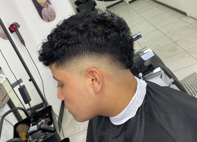 Corte de cabello moderno en Portofino - Avenida Austral, Puerto Montt, Los Lagos, CL, ideal para estilo fresco.