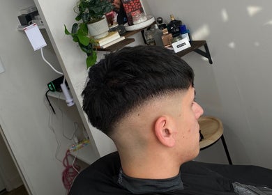 Corte de cabello moderno en Portofino - Avenida Austral, Puerto Montt, Los Lagos, CL capturando estilo y precisión.