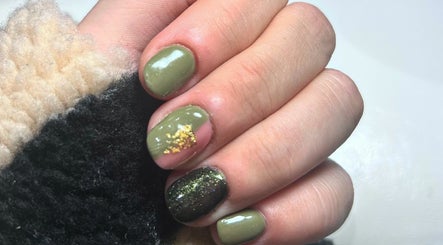 Immagine 2, Nails by Katie Coyle