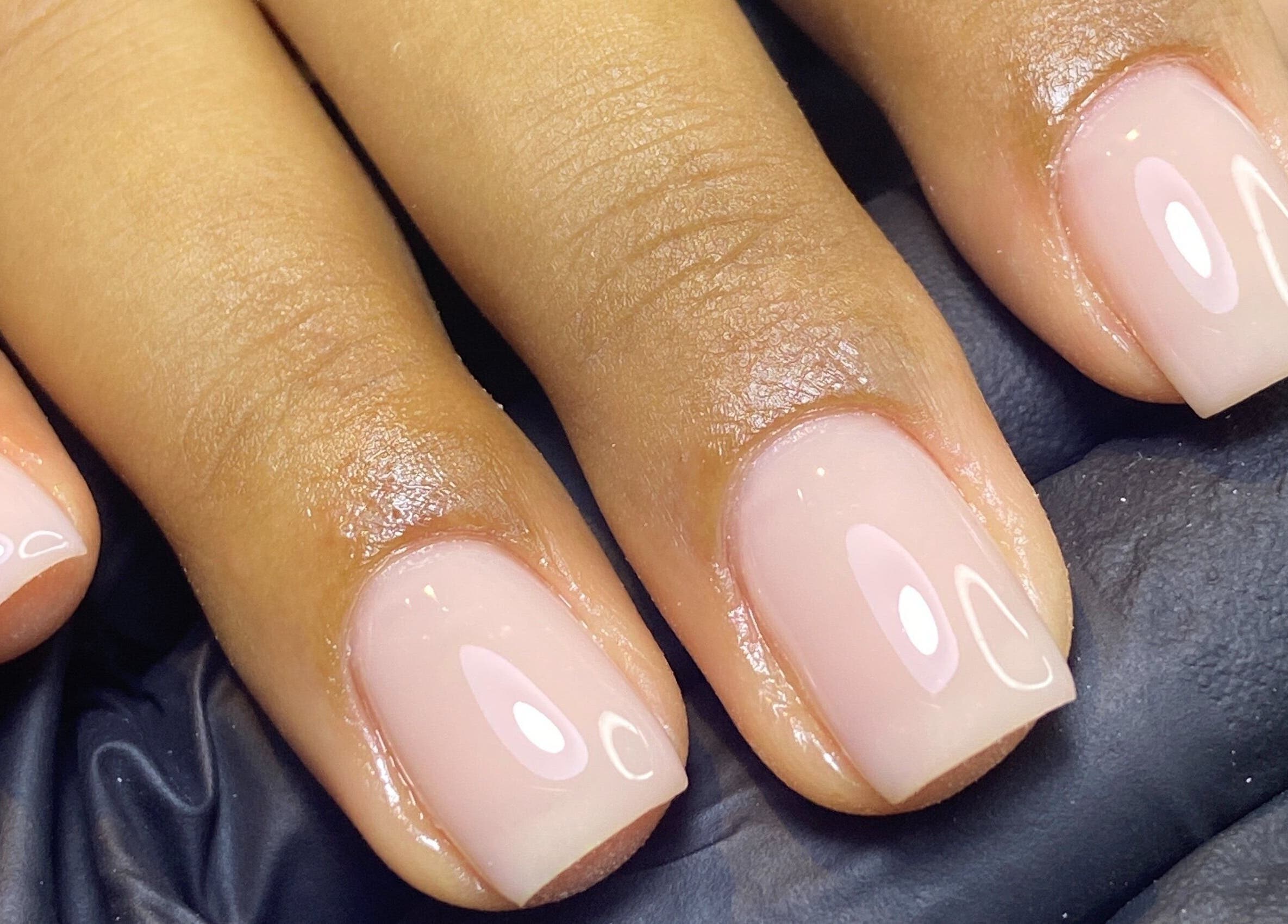 Close-up of manicured nails with a glossy finish at Kshine Aesthetics, Brievengat, Curaçao, CW.