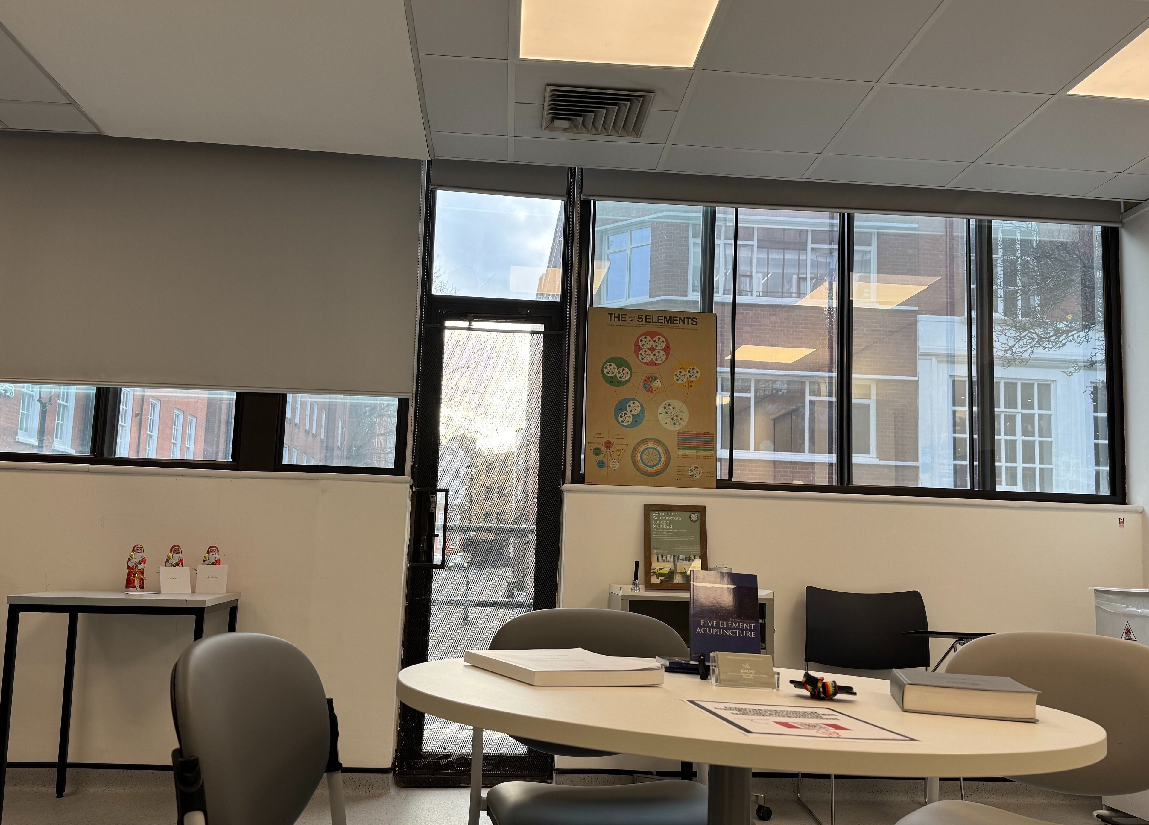 Tranquil waiting area at CALM Community Acupuncture London Multibed Clinic, London, England, GB.