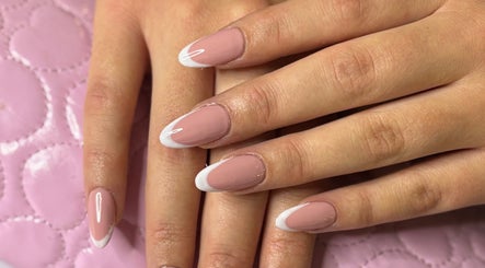 Leah’s Nails & Beauty