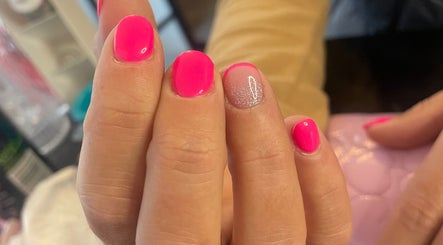 Leah’s Nails & Beauty image 3
