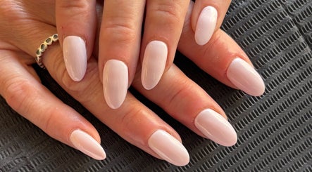 Hình ảnh 3 của Leah’s Nails & Beauty