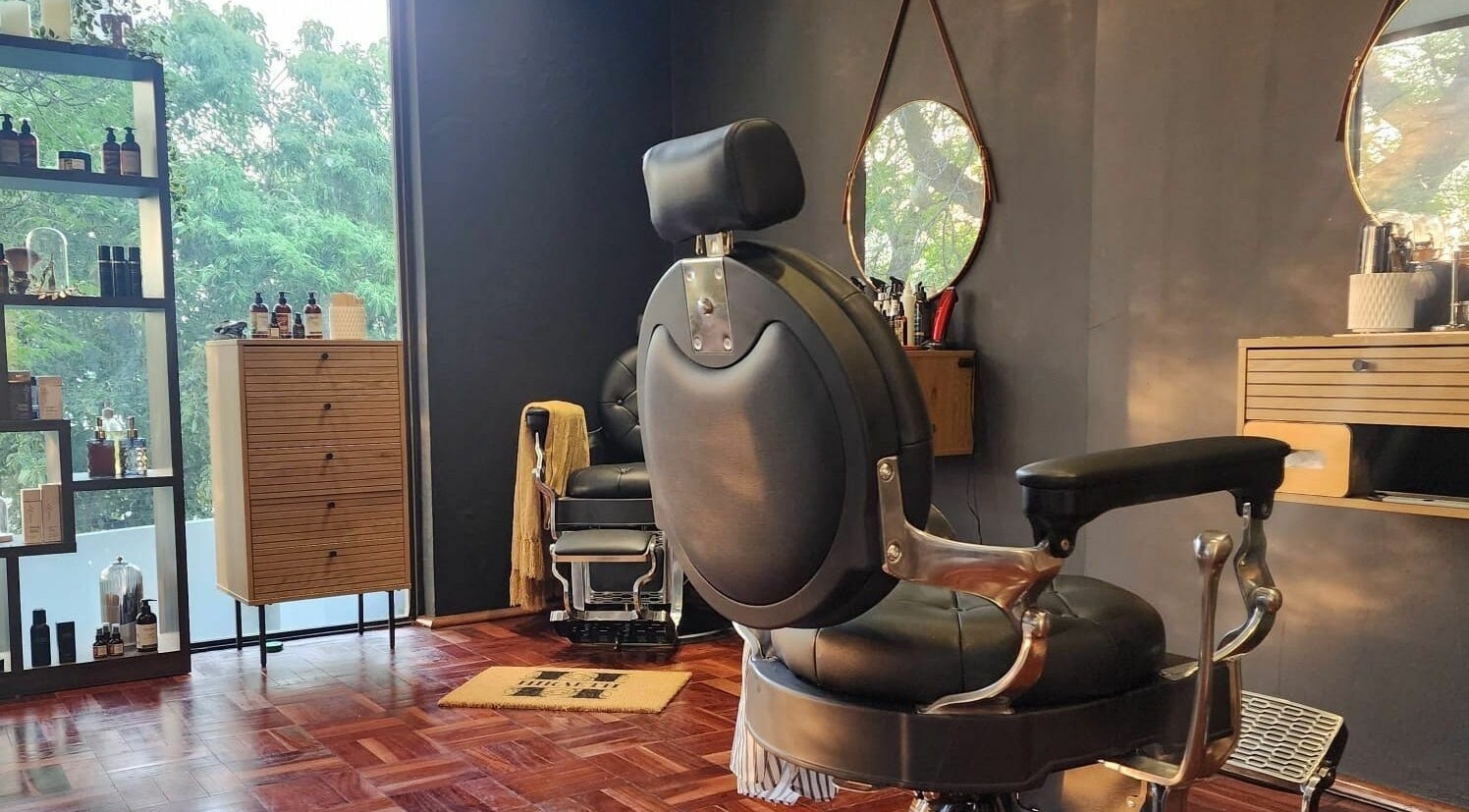 Luxurious grooming chair at Hiraeth Elite Mens Grooming in Johannesburg, Gauteng, ZA. Serenity and style united.