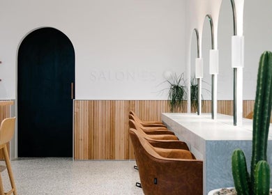 Modern interior of Emily Ferguson at Salon ES, Collaroy Plateau, New South Wales, AU with stylish seating.