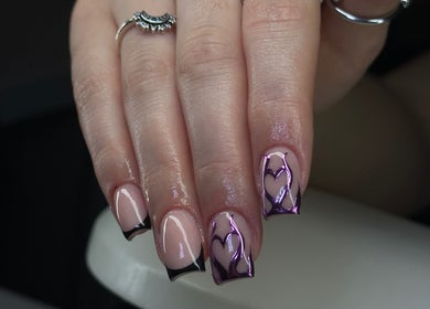 Intricate nail art at Nailsbylilsrose Raydiance 2, Gorleston-on-sea, England, GB. Purple and black designs.