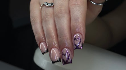 Intricate nail art at Nailsbylilsrose Raydiance 2, Gorleston-on-sea, England, GB. Purple and black designs.