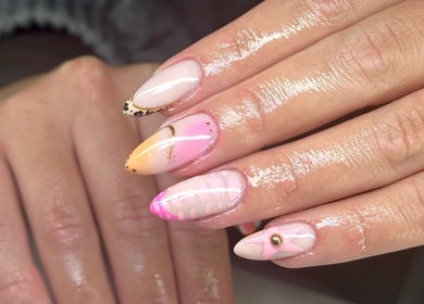 Elegant nail art design at Nailsbylilsrose Raydiance 2, Gorleston-on-sea, England, GB.