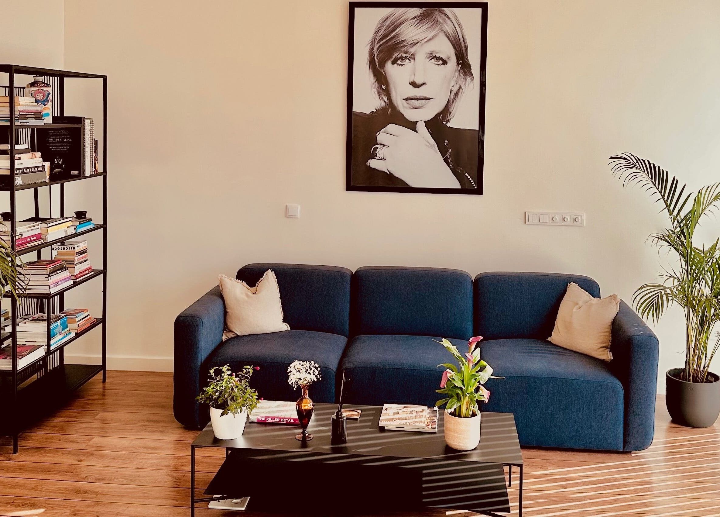 Stylish waiting area at Greg Morgan Hair, Guardamar del Segura, Comunidad Valenciana, ES with blue sofa.