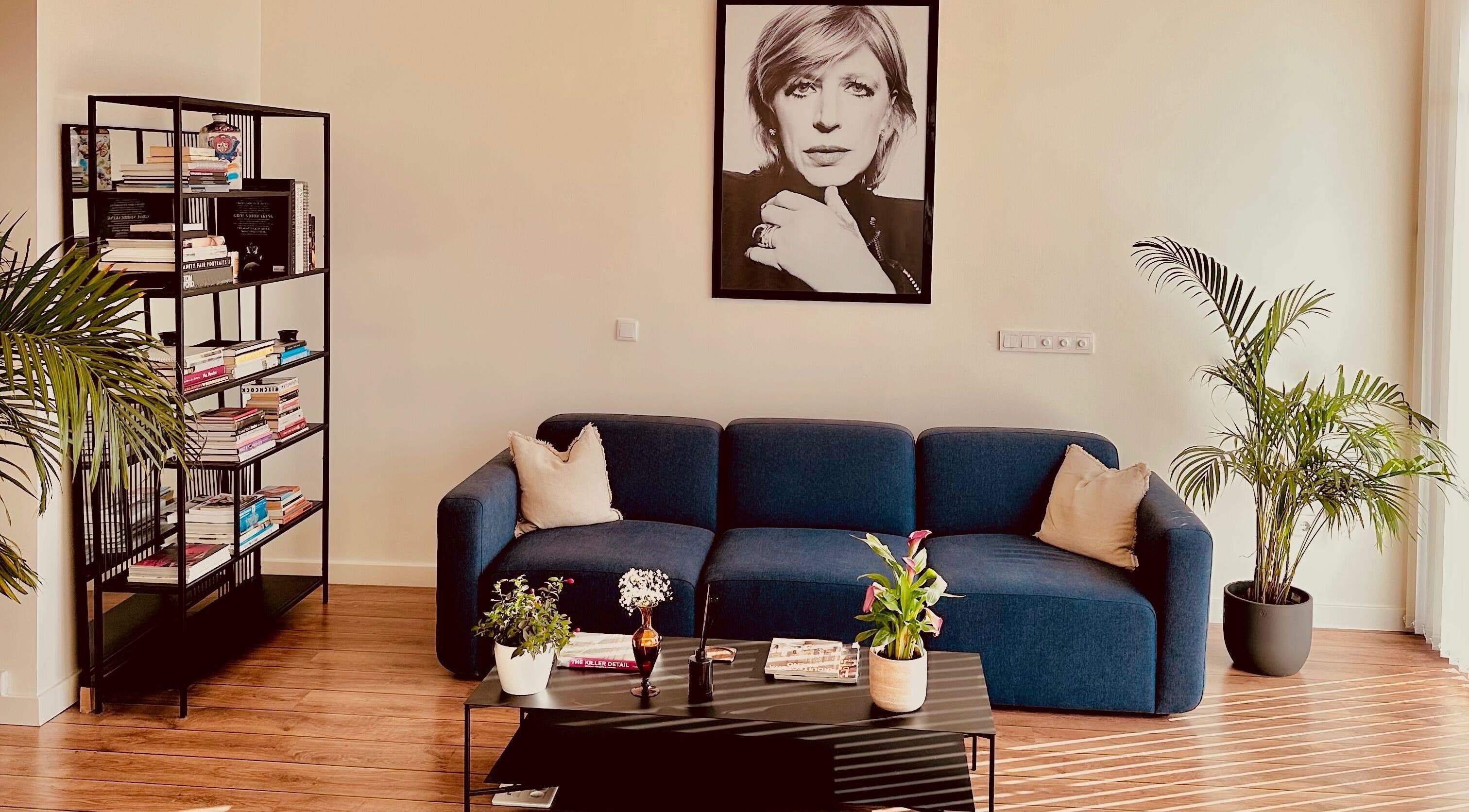 Stylish waiting area at Greg Morgan Hair, Guardamar del Segura, Comunidad Valenciana, ES with blue sofa.