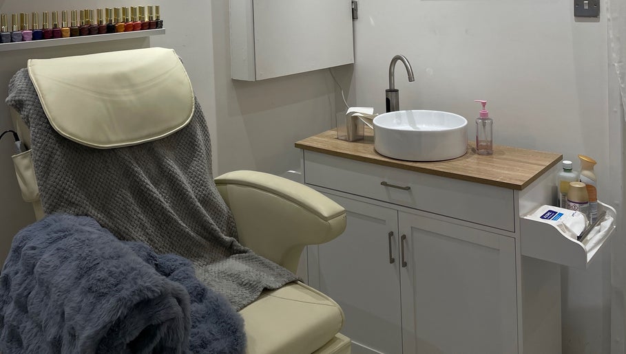 Relaxing massage chair and sink area at BN STUDIO, Coventry, England, GB, designed for premium comfort.
