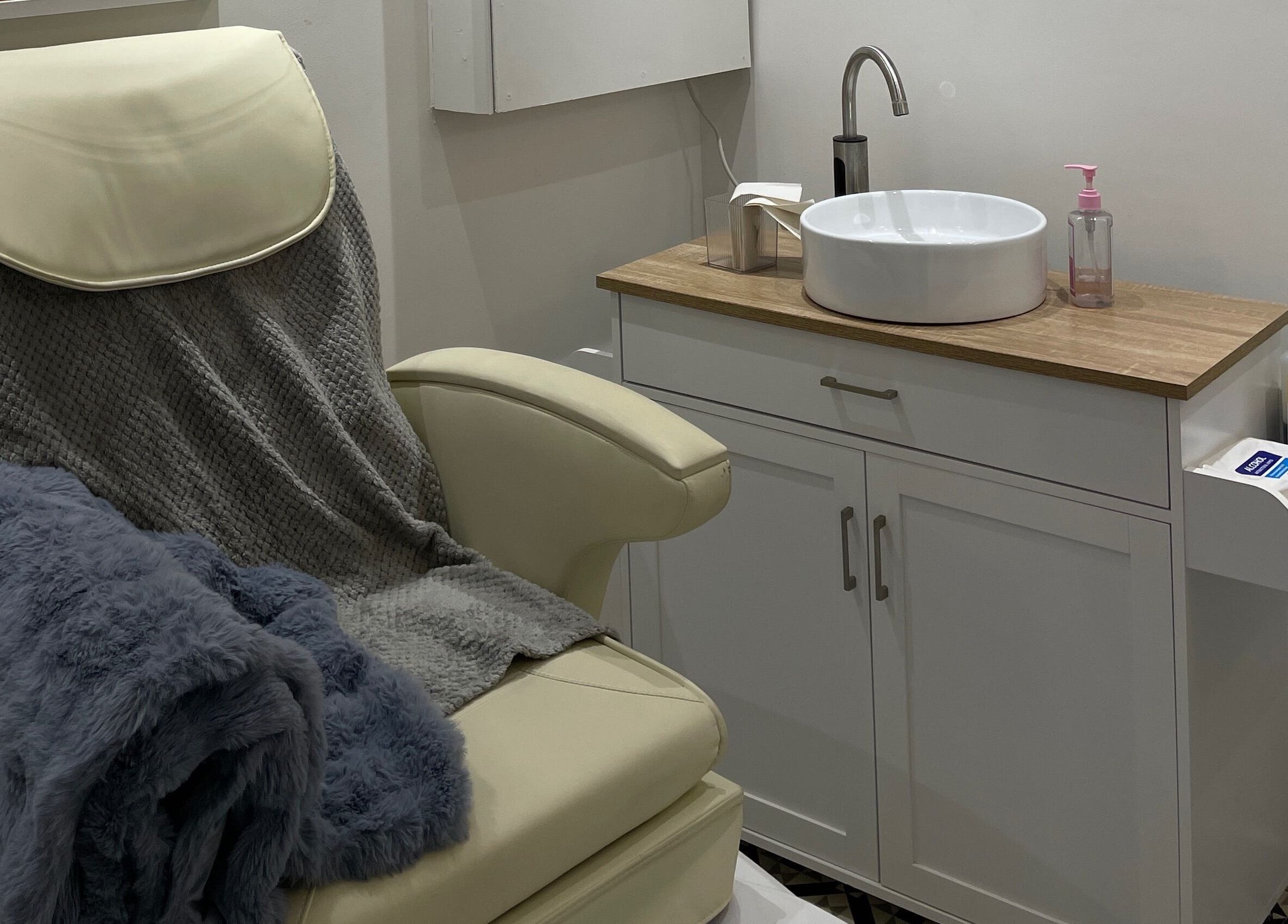 Comfortable spa chair and vanity at Bn Studio, Coventry, England, GB, showcasing a relaxing atmosphere.