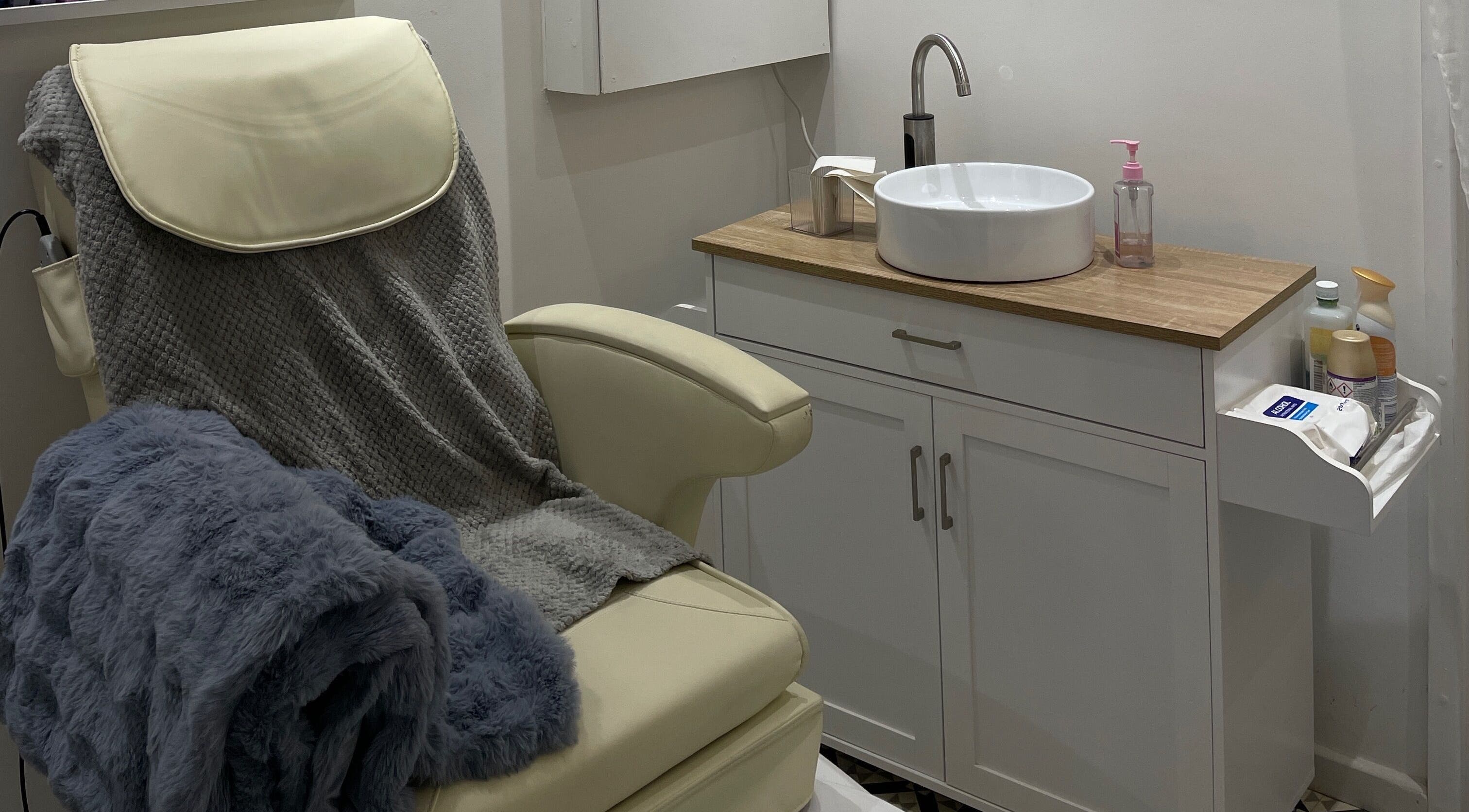 Comfortable spa chair and vanity at Bn Studio, Coventry, England, GB, showcasing a relaxing atmosphere.