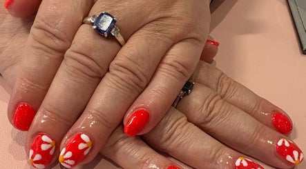Nails and Beauty by Vikki