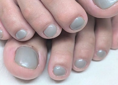 Gray polished toenails at Lunalili Nails, Singapore, SG, showcasing expert nail care.