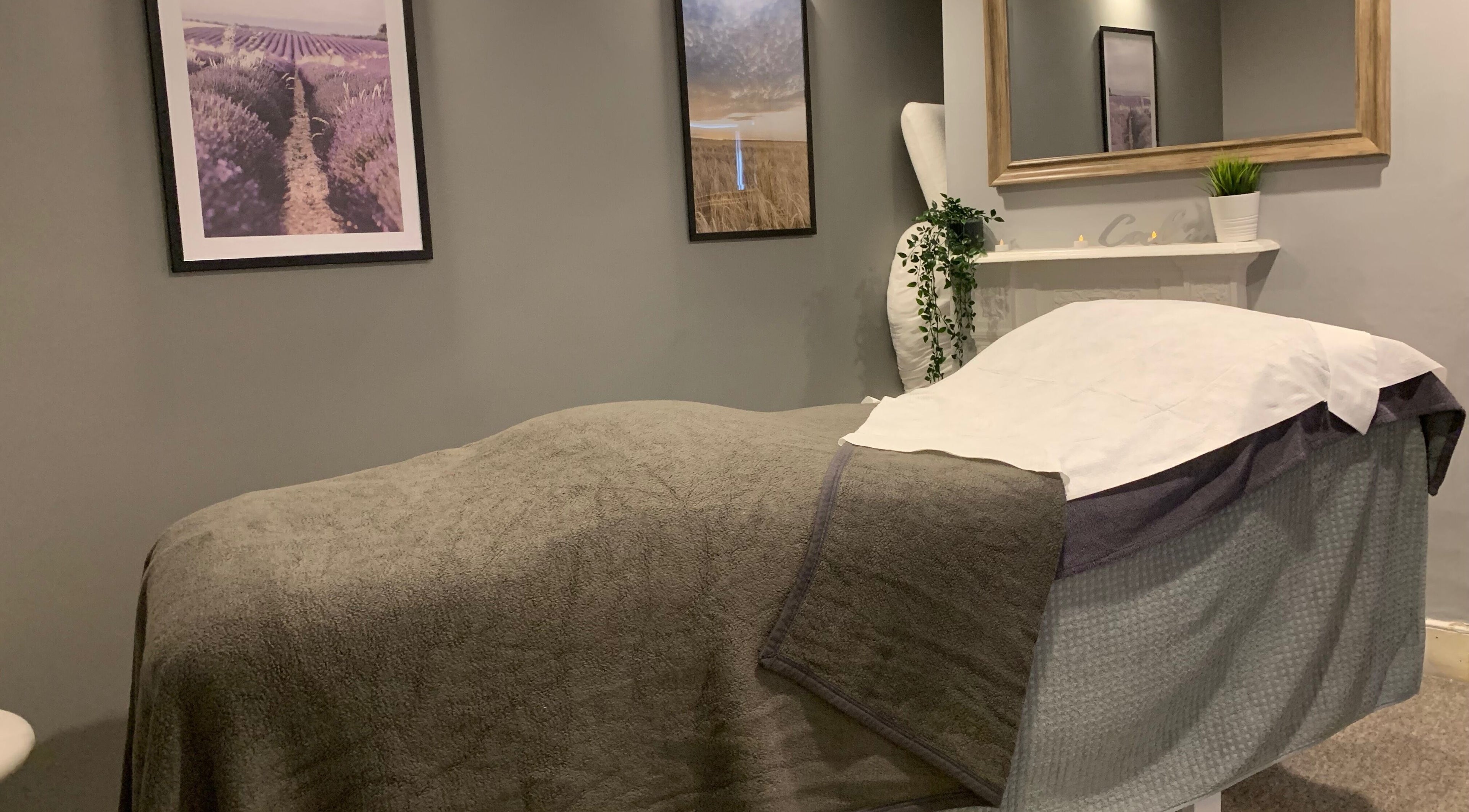 Relaxing spa treatment room at Belle Chic Health and Beauty in Hungerford, England, GB, featuring soothing decor.