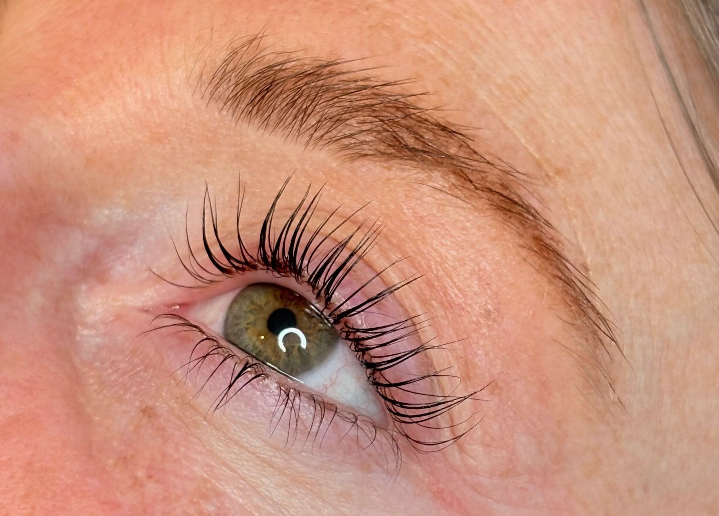 Close-up of expertly done lashes at Signature Brows, Bridgend, Wales, GB, highlighting natural beauty.