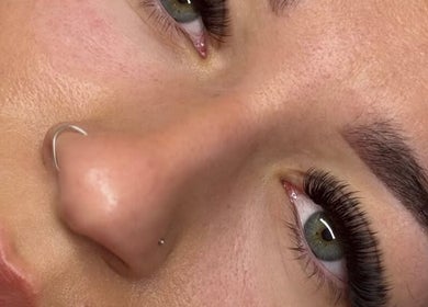 Close-up of stunning lashes done at Km Lashes in Bury St Edmunds, England, GB, showcasing lush extensions.