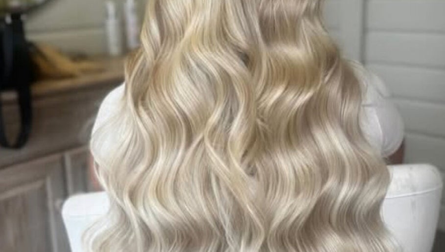 HD Hairextensions image 1