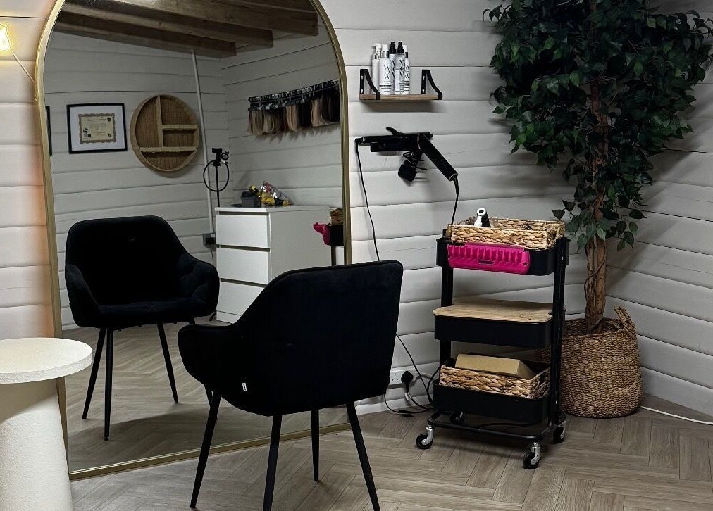 Chic hair studio at HD Hairextensions, Runwell, England, GB with elegant decor and styling area.