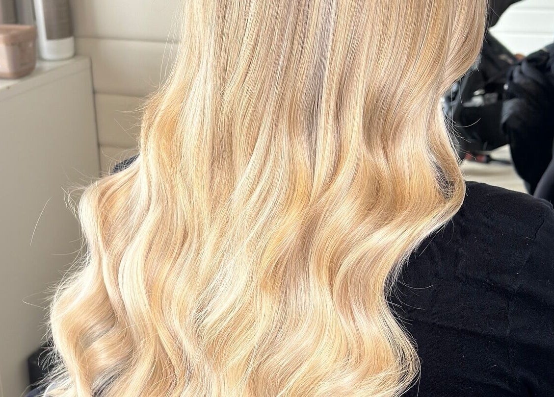 Blonde hair waves at HD Hairextensions in Runwell, England, GB.