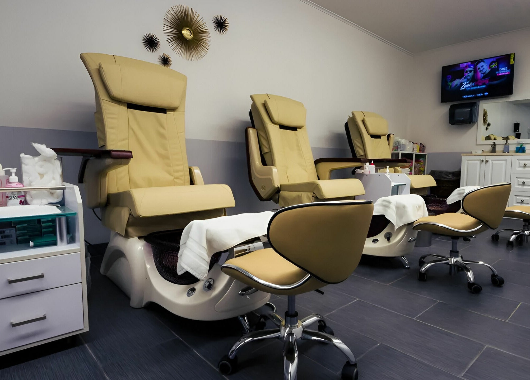Luxurious pedicure chairs at Gentle Nails in St. Louis, Missouri, US for a relaxing experience.