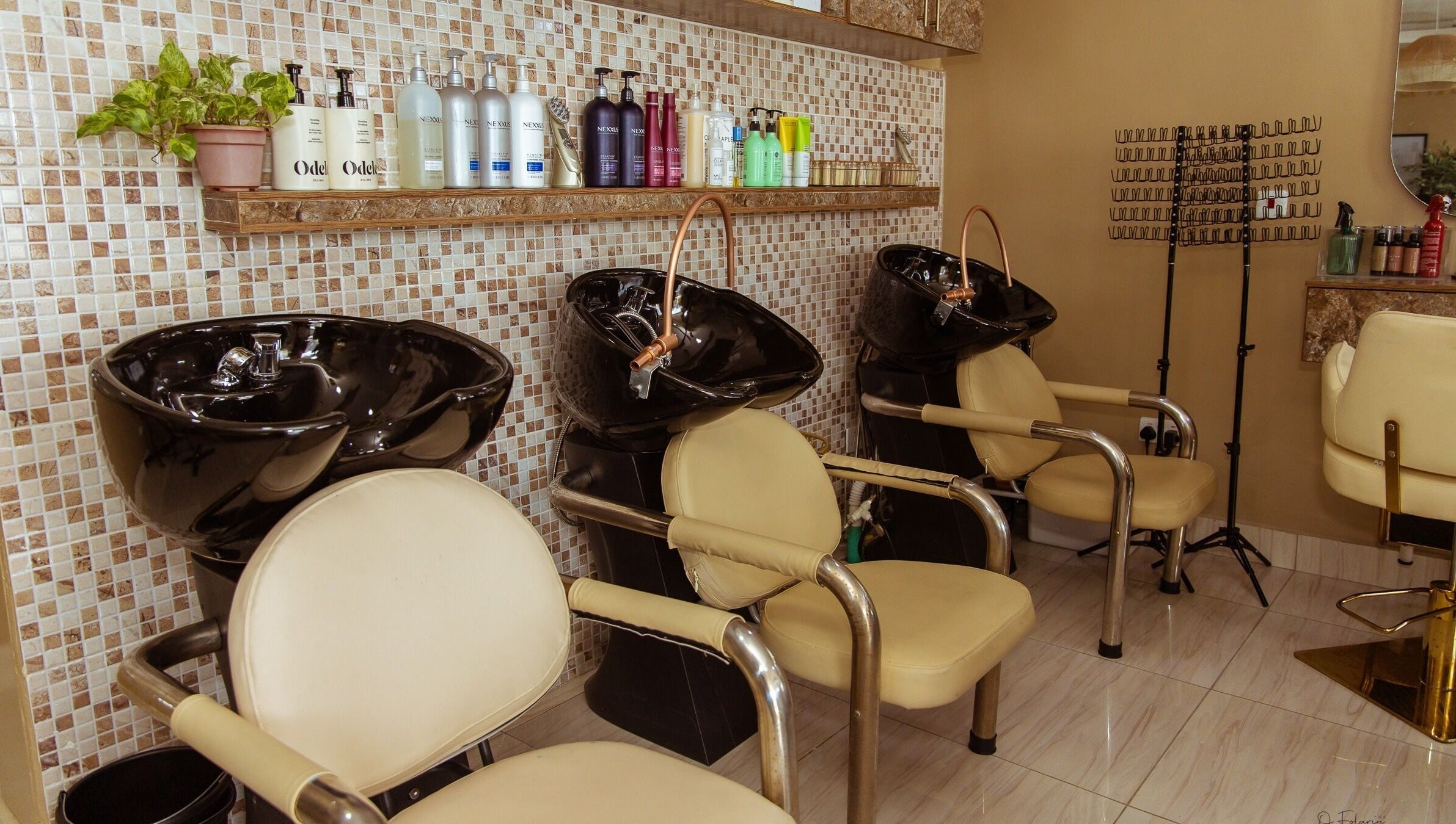 Elegant salon wash stations at Hello Texture, Lekki, Lagos, NG offer a luxurious hair care experience.