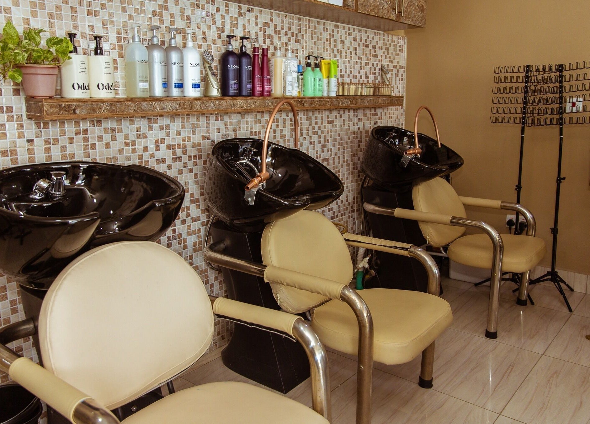 Elegant salon wash stations at Hello Texture, Lekki, Lagos, NG offer a luxurious hair care experience.