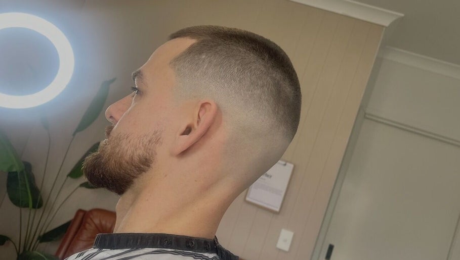 5Ft Barber image 1