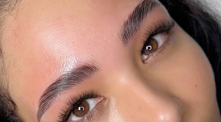 Aryka Lashes & Beauty image 2