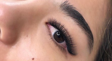 Aryka Lashes & Beauty image 3