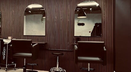 No Ordinary Salon, bilde 2