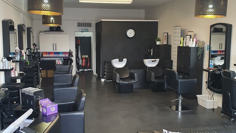 Emma's Cutting Edge Hair and Beauty Salon, bild 1