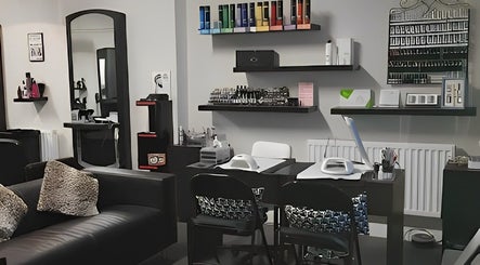 Emma's Cutting Edge Hair and Beauty Salon, bild 3