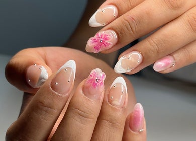 Intricate pink floral and gem nail art at Kilate Studio, London, England, GB.