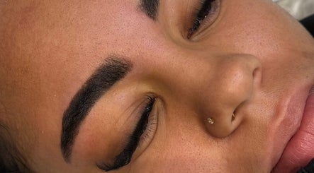 Expertly shaped eyebrows at Kilate Studio, London, England, GB, showcasing precision beauty care.