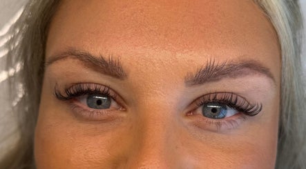 Hippi Lash image 3
