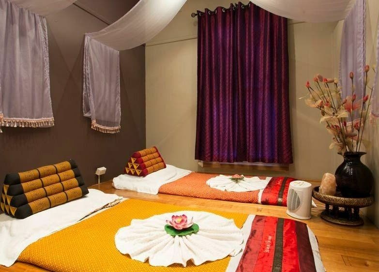 Relaxing spa room at Silk Day Spa Camberwell, Melbourne, Victoria, AU with cozy mats and elegant decor.