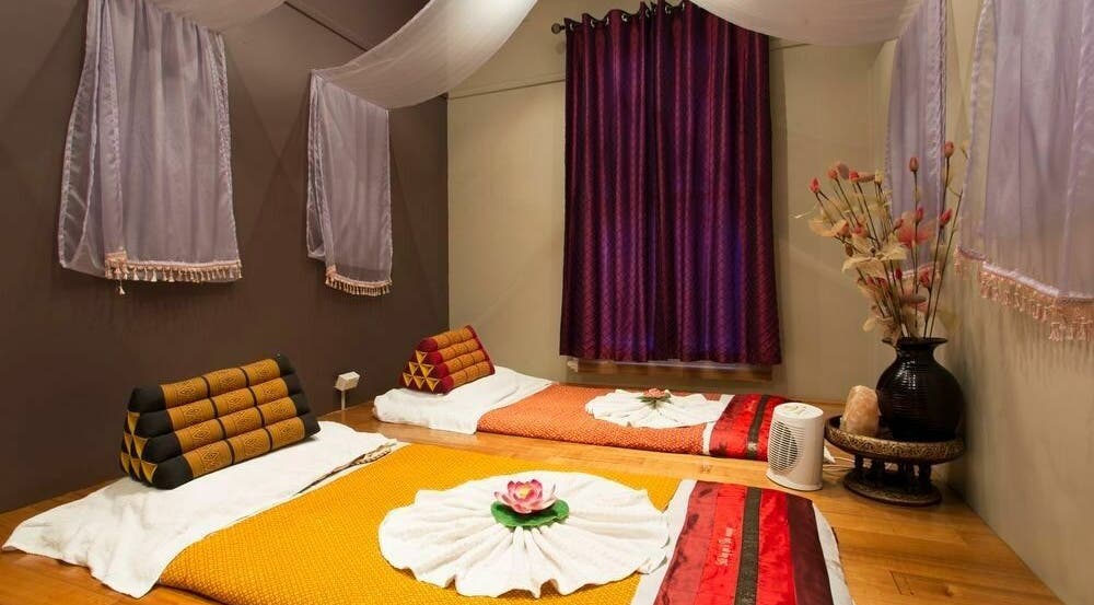 Relaxing spa room at Silk Day Spa Camberwell, Melbourne, Victoria, AU with cozy mats and elegant decor.