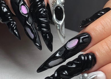 Uñas decoradas estilo futurista en Meloody Nails, Cali, Valle Del Cauca, CO.