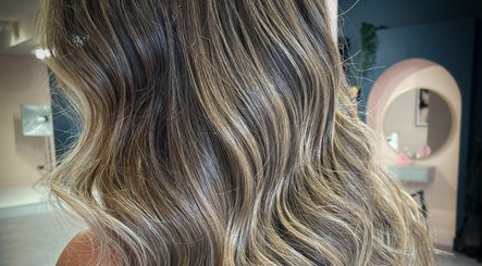 Hair by Carly-Anne, bild 2