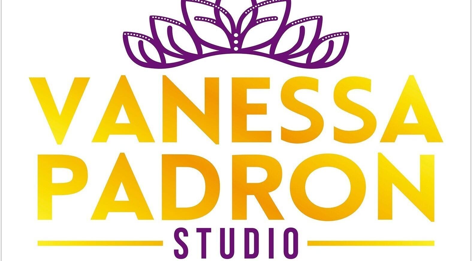 Logotipo de Vanessa Padron Studio en Zipaquirá, Cundinamarca, CO, con diseño floral decorativo.