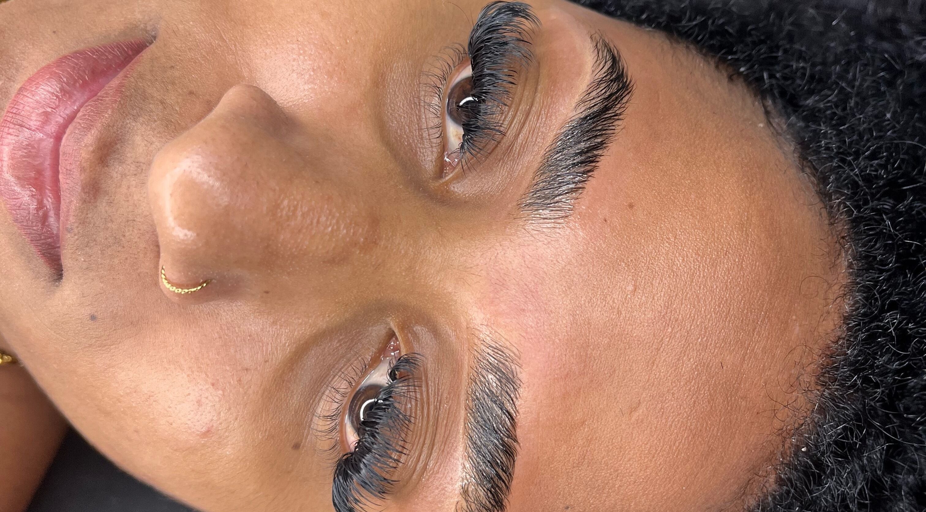 Close-up of expertly applied eyelash extensions at Shumabelle, Willemstad, Curaçao, CW.