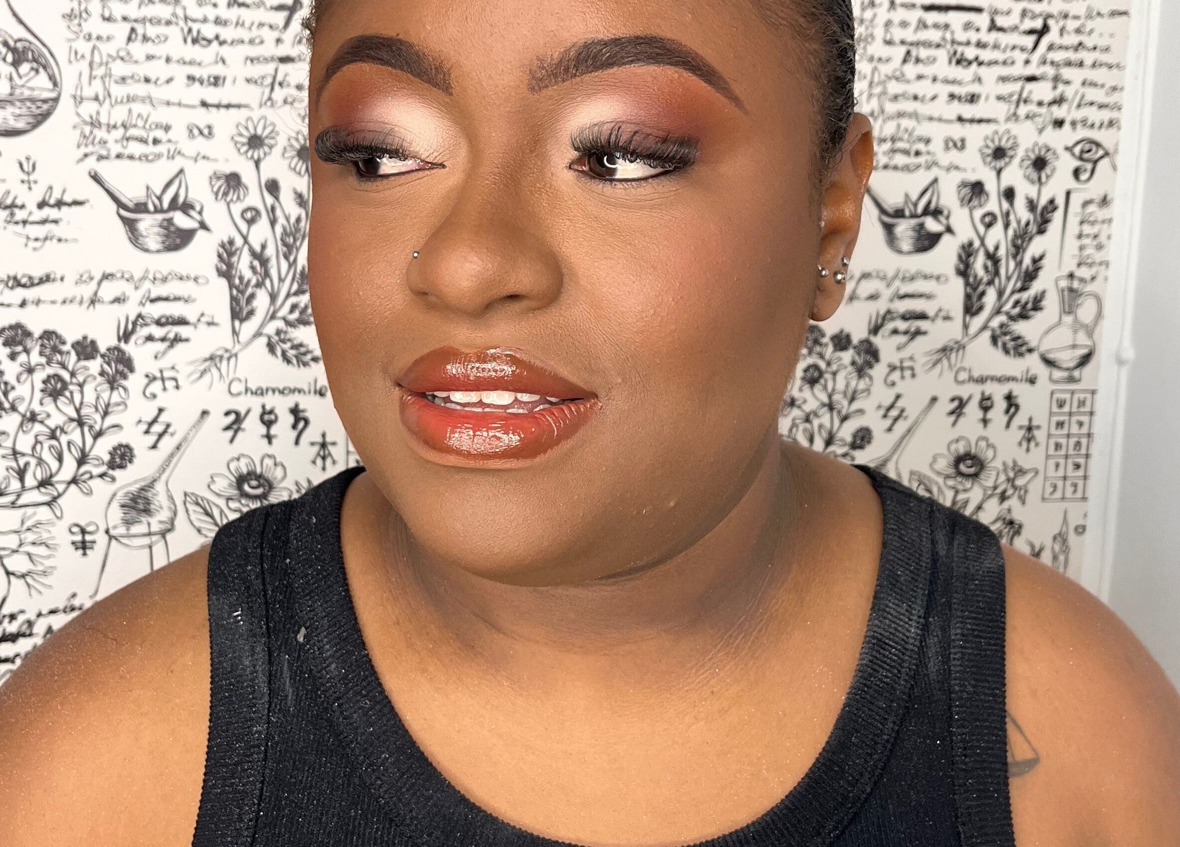 A woman with elegant makeup in Shumabelle, Willemstad, Curaçao, CW, showcasing flawless beauty.