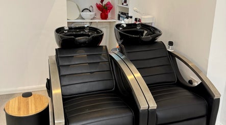 Luxury wash stations at S&M Beauty Lounge, London, England, GB for premium hair treatments.
